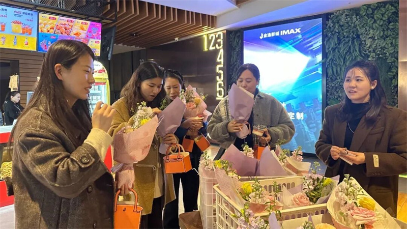 “風(fēng)火輪加速美麗，乾坤圈圈住幸?！迸窆?jié)特別活動(dòng)2